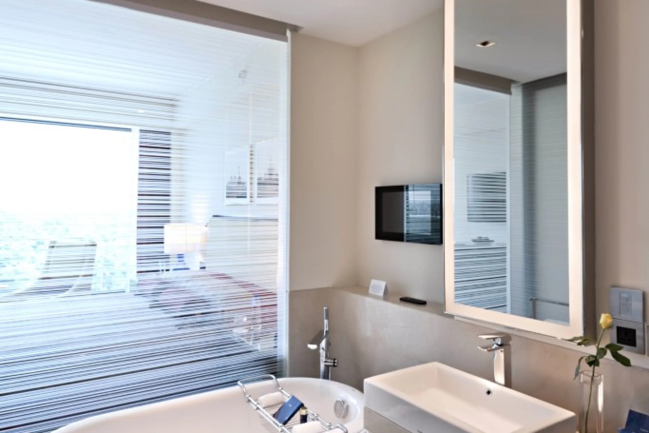 698c44d6e188c_143727-deluxe-room-2