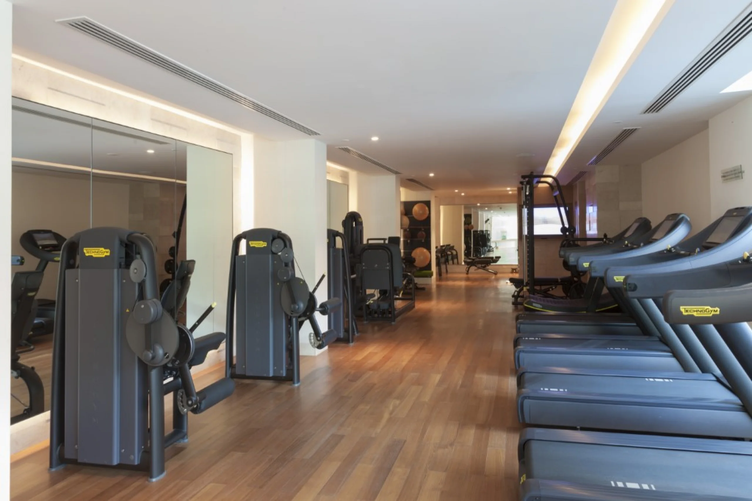 698c44d9db631_wellness-gym-10