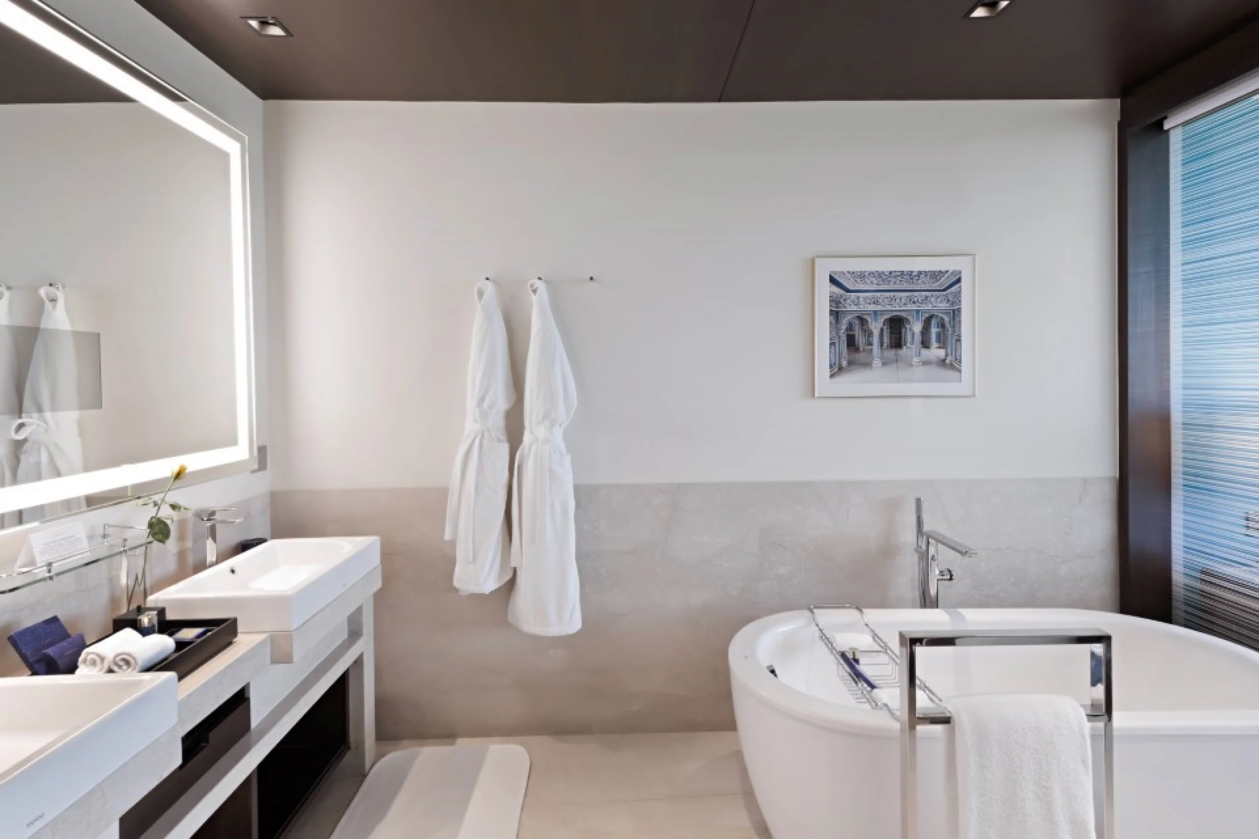 698c45bd1ed6f_143729-the-oberoi-suite-bathroom