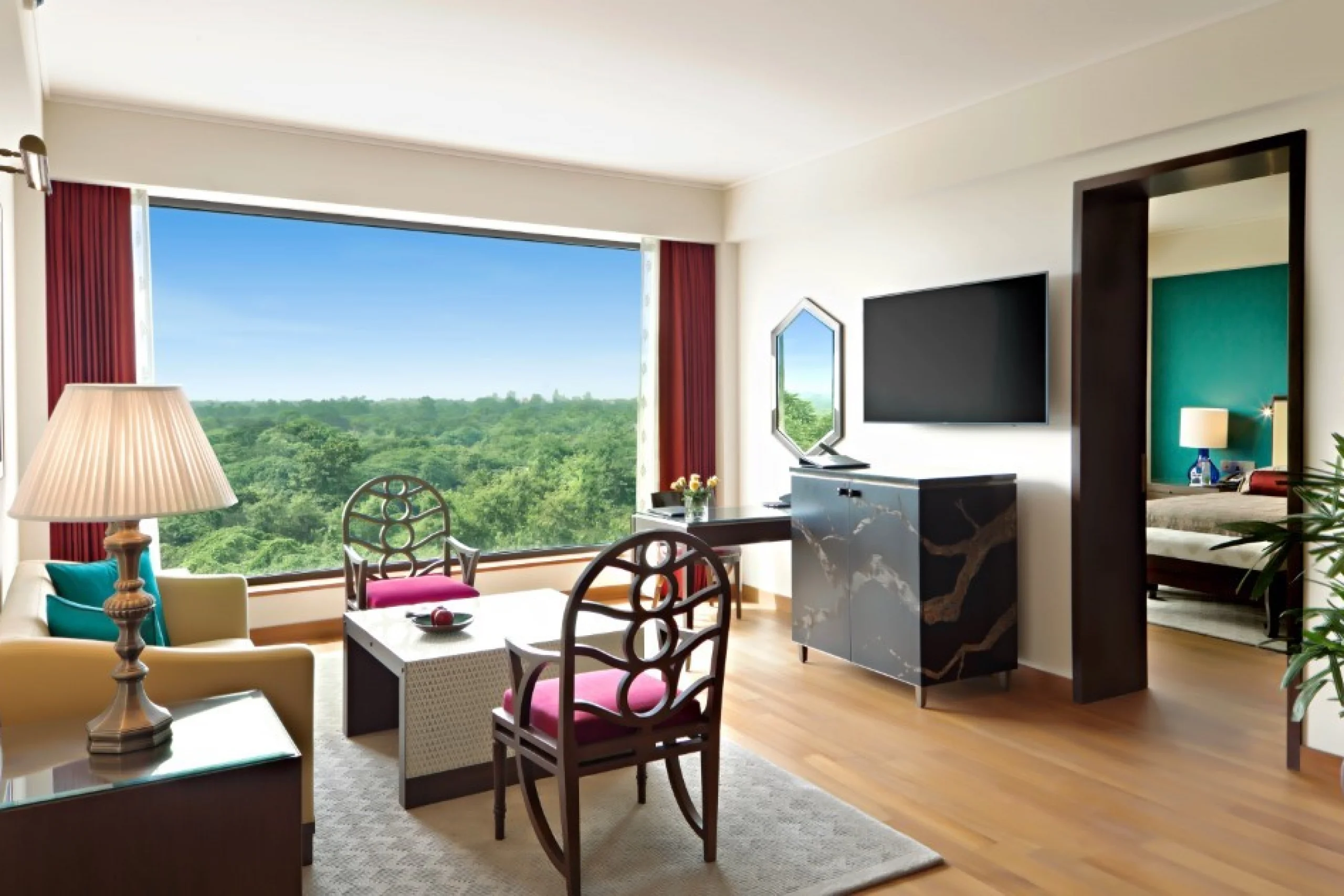 698c45bdd2f26_143729-the-oberoi-suite