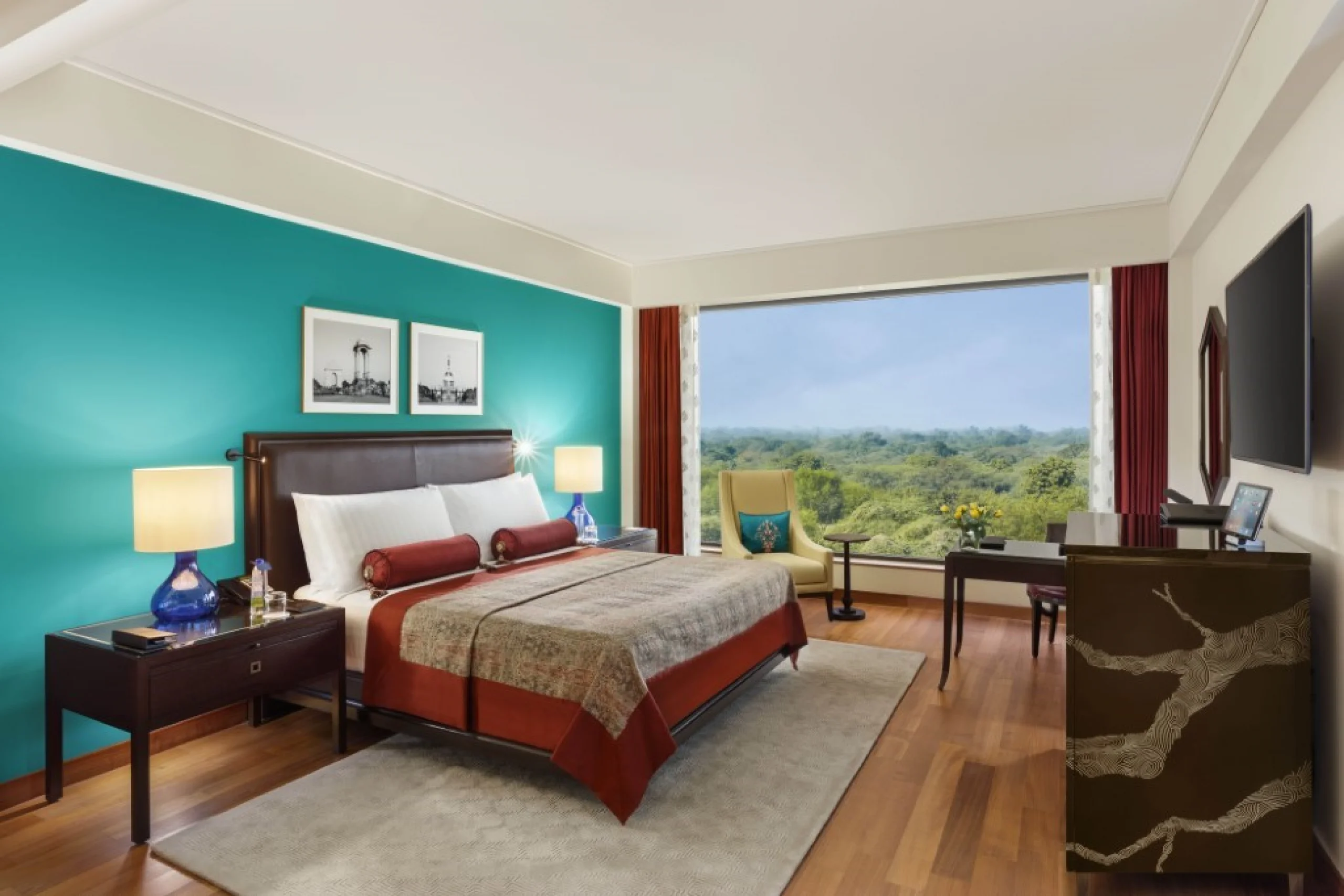 698c45bea896b_143729-premier-plus-bedroom