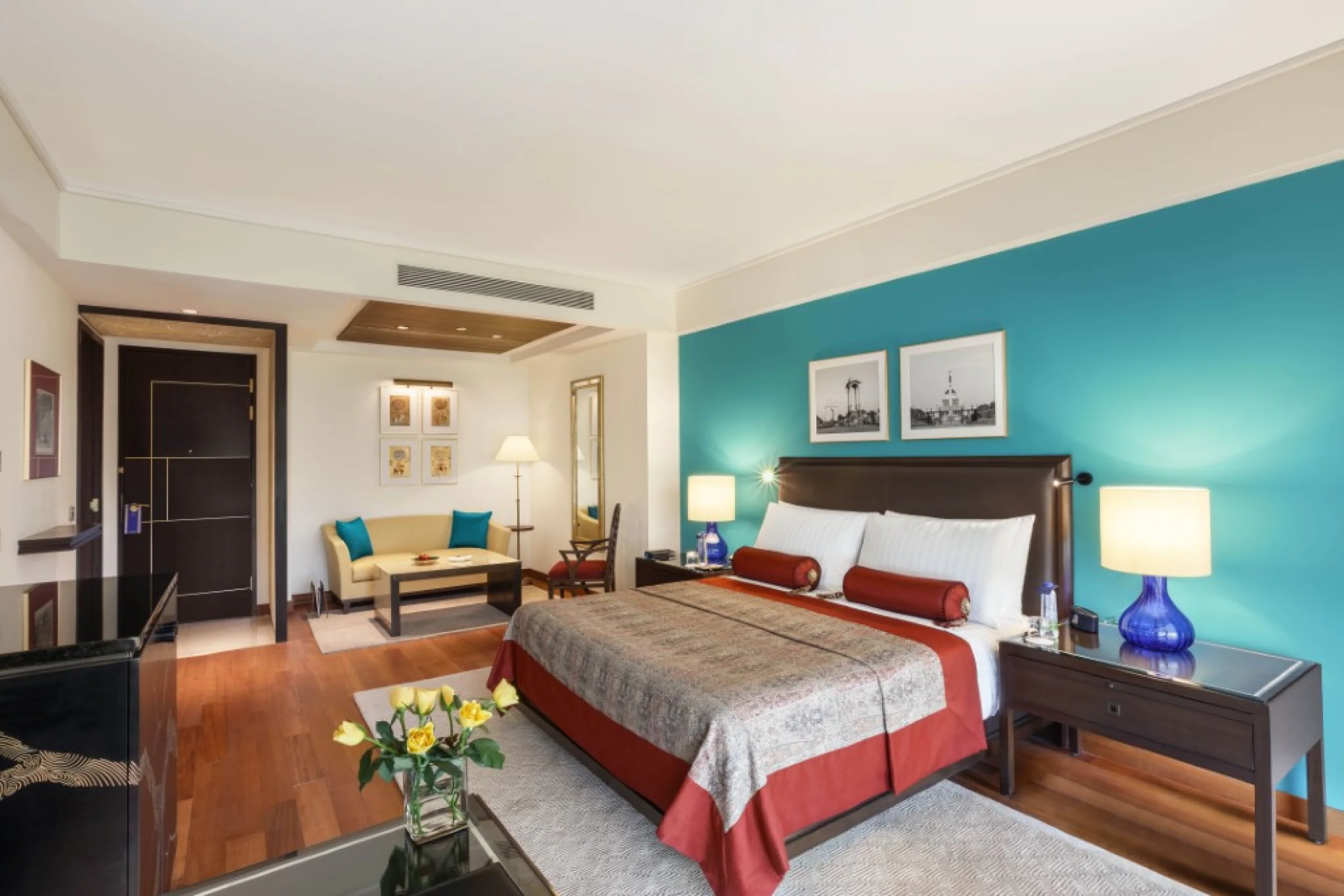 698c45bf78daa_143729-premier-club-room-bedroom-_506