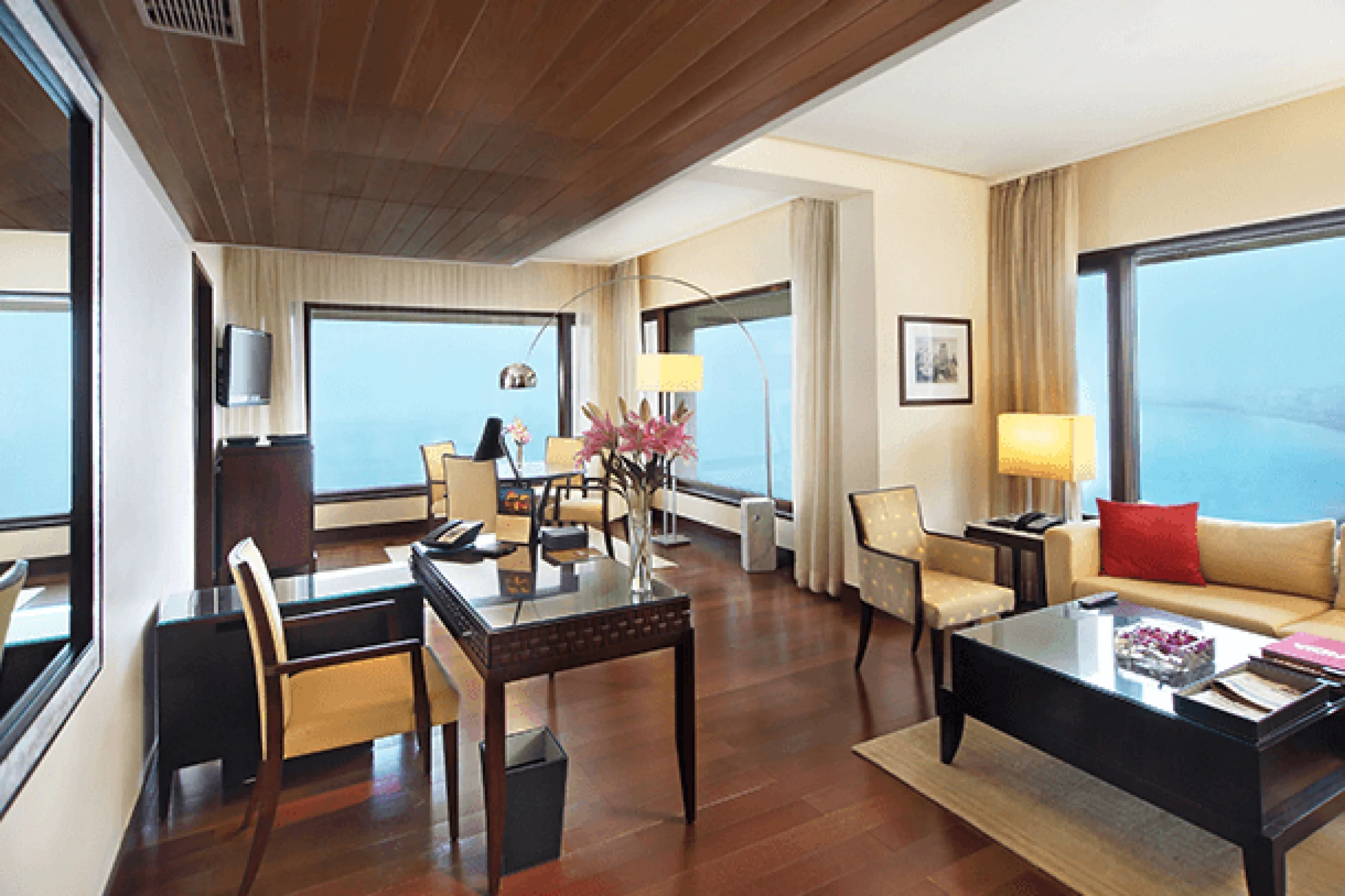 698c4da264646_101807-mumbai-room-suite-golconda-presidential-suite-living-room