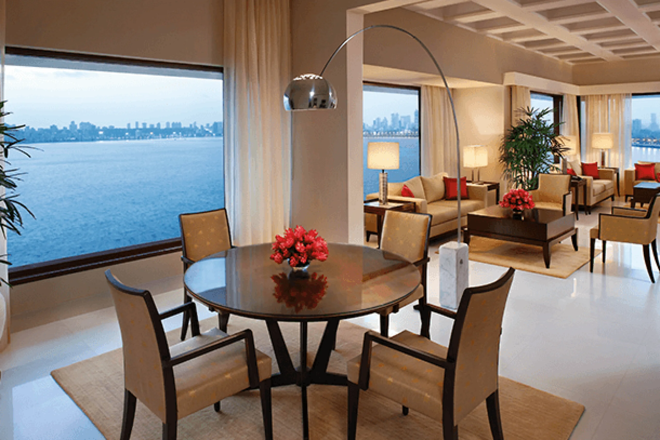 698c4dc13edc3_103456-mumbai-room-suite-kohinoor-presidential-suite-dining-area
