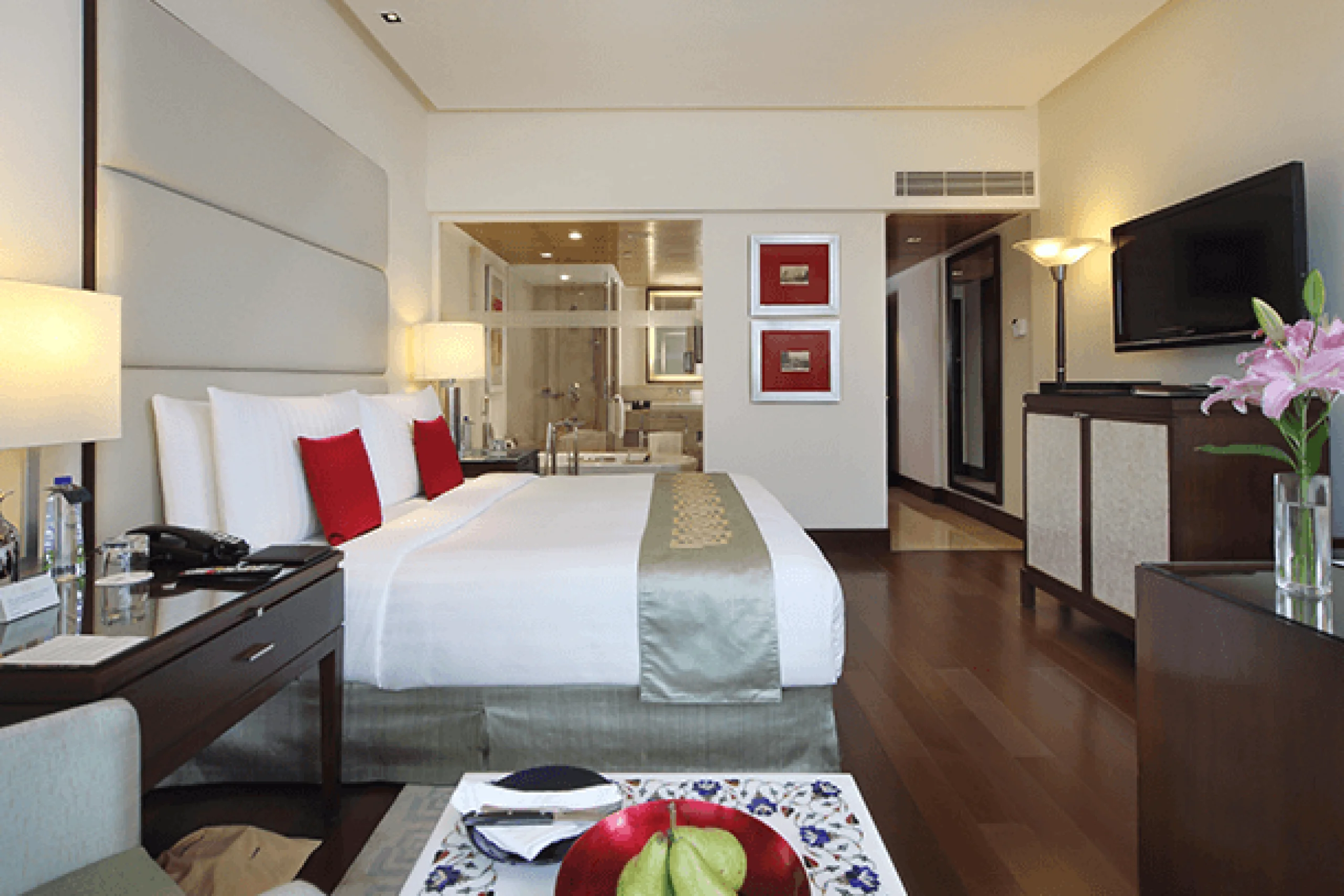 698c4e147b780_103528-mumbai-room-suite-luxury-room-bedroom-2