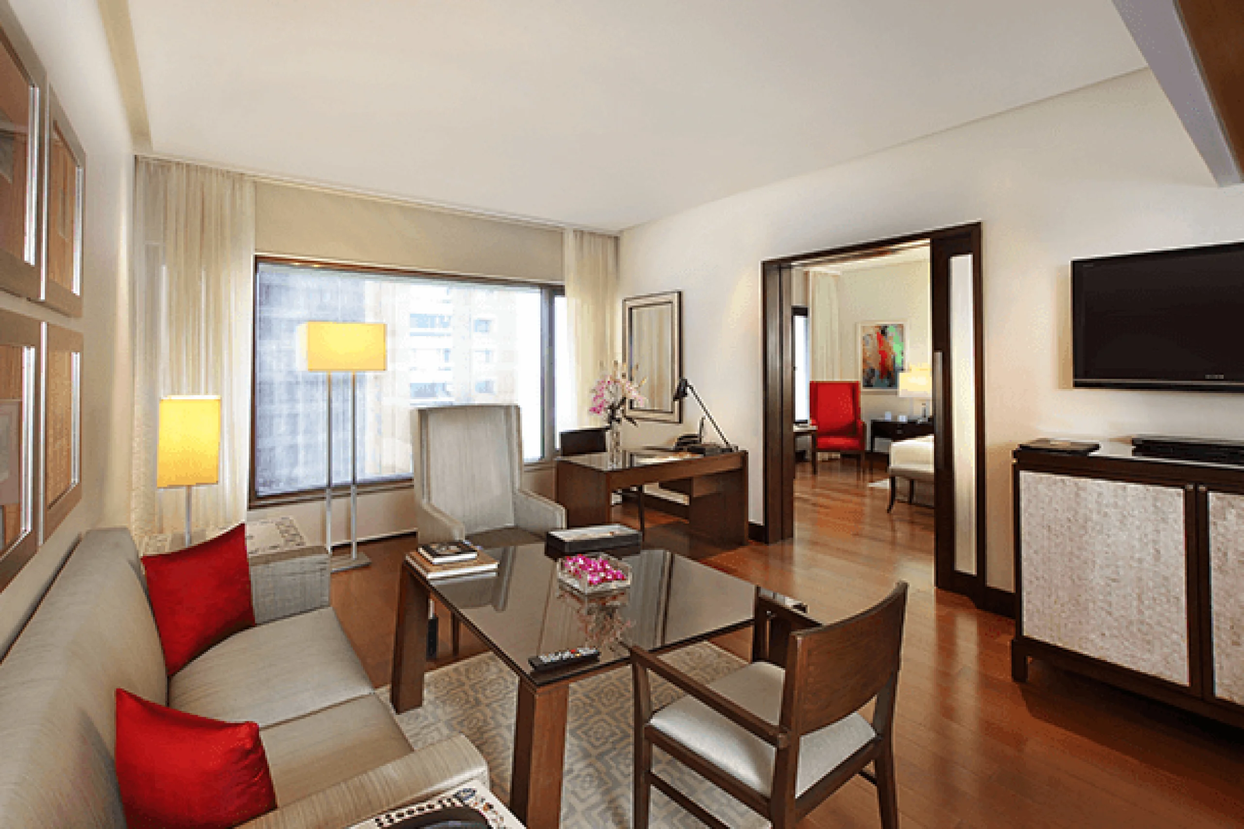 698c4e7729f76_103601-mumbai-room-suite-oberoi-executive-suite-living-room (1)