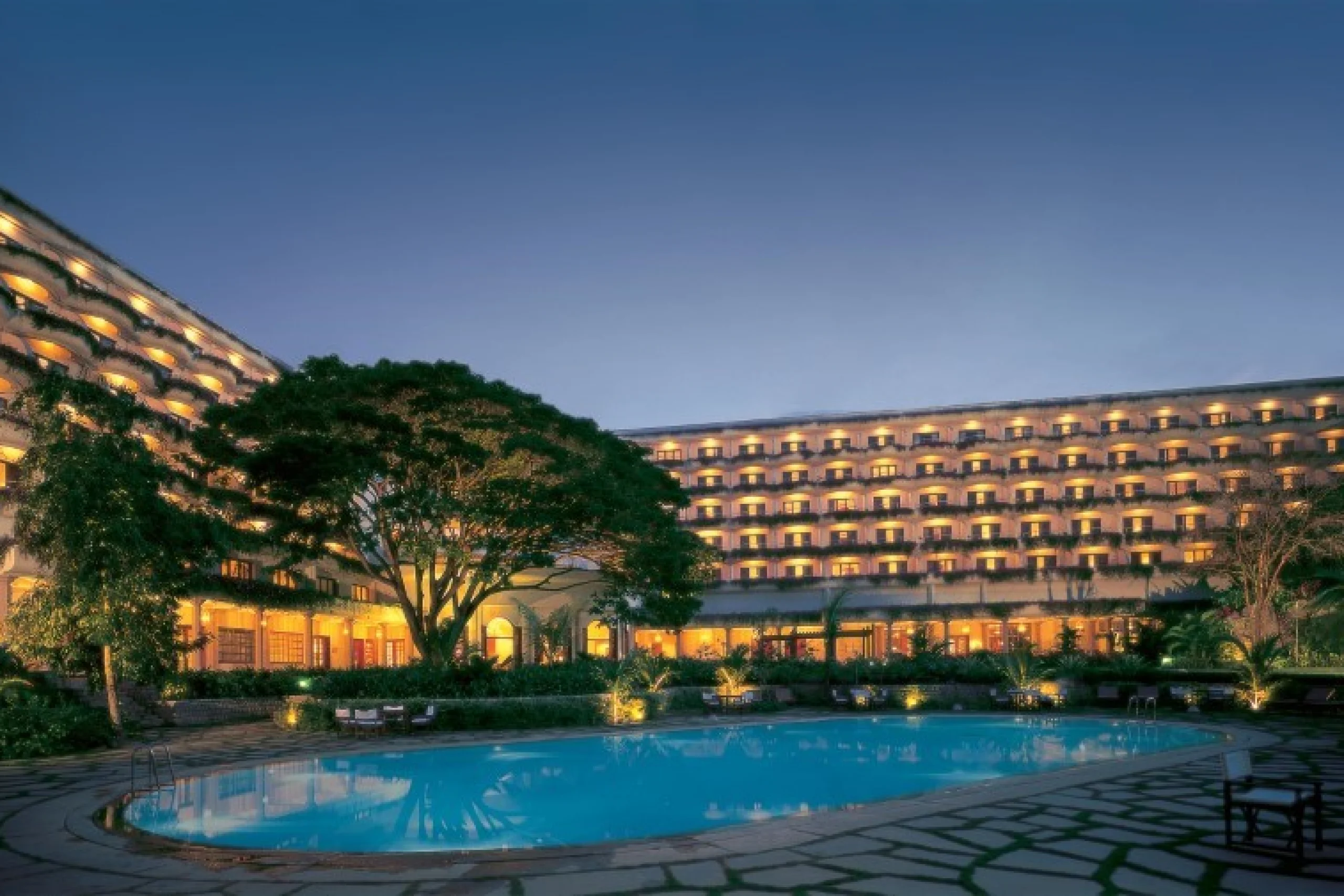 698c59af22977_162639-tobl-nightshot-of-the-hotel-withou-leafs_1