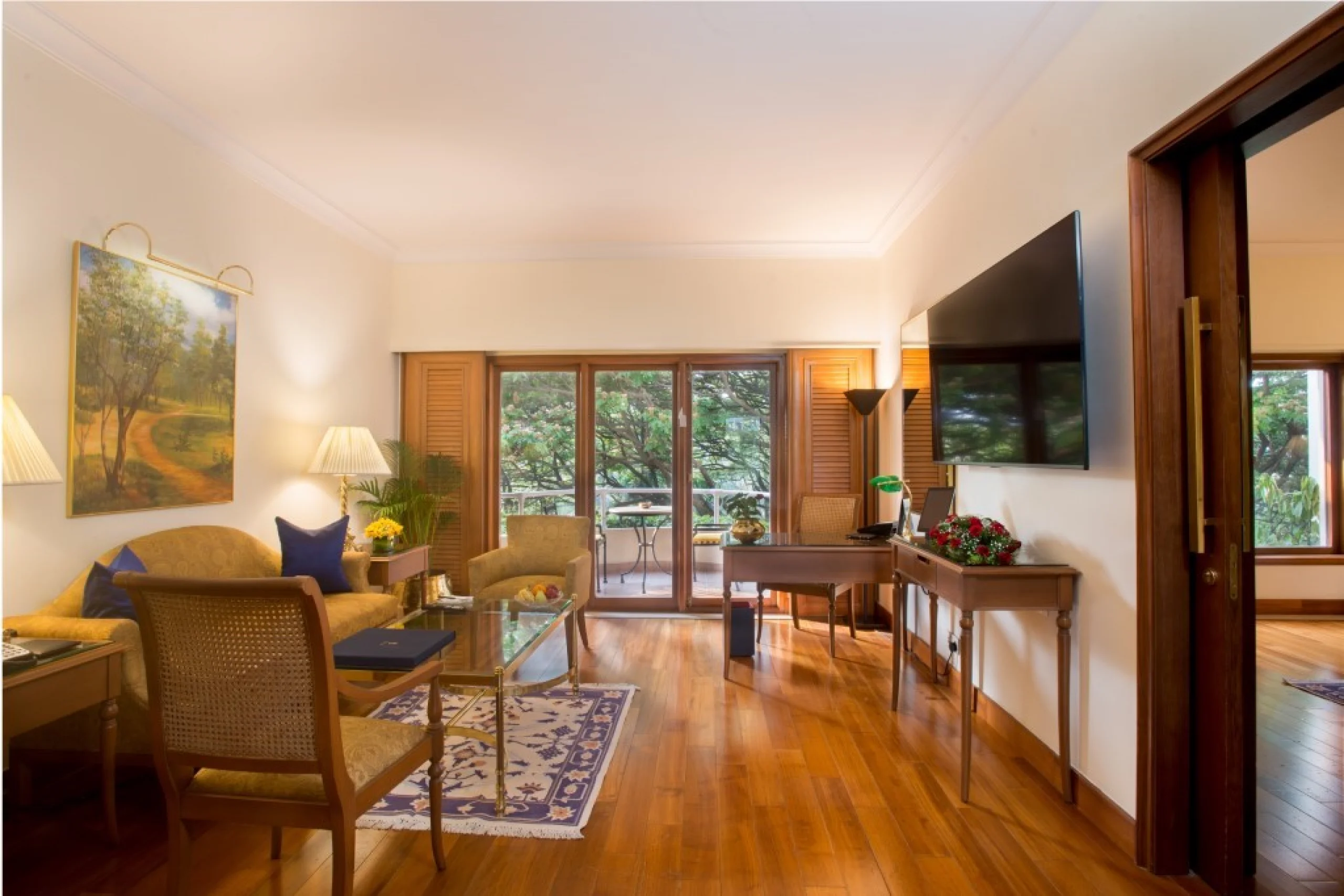 698c5a6c0c40f_DeluxeSuiteLivingArea