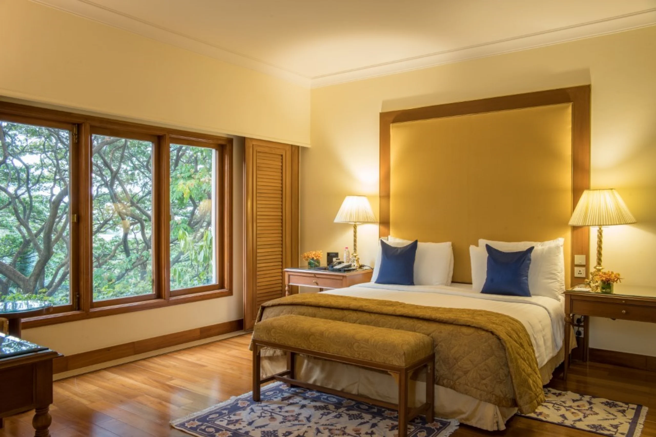 698c5a6ce1d63_DeluxeSuitebedroom2