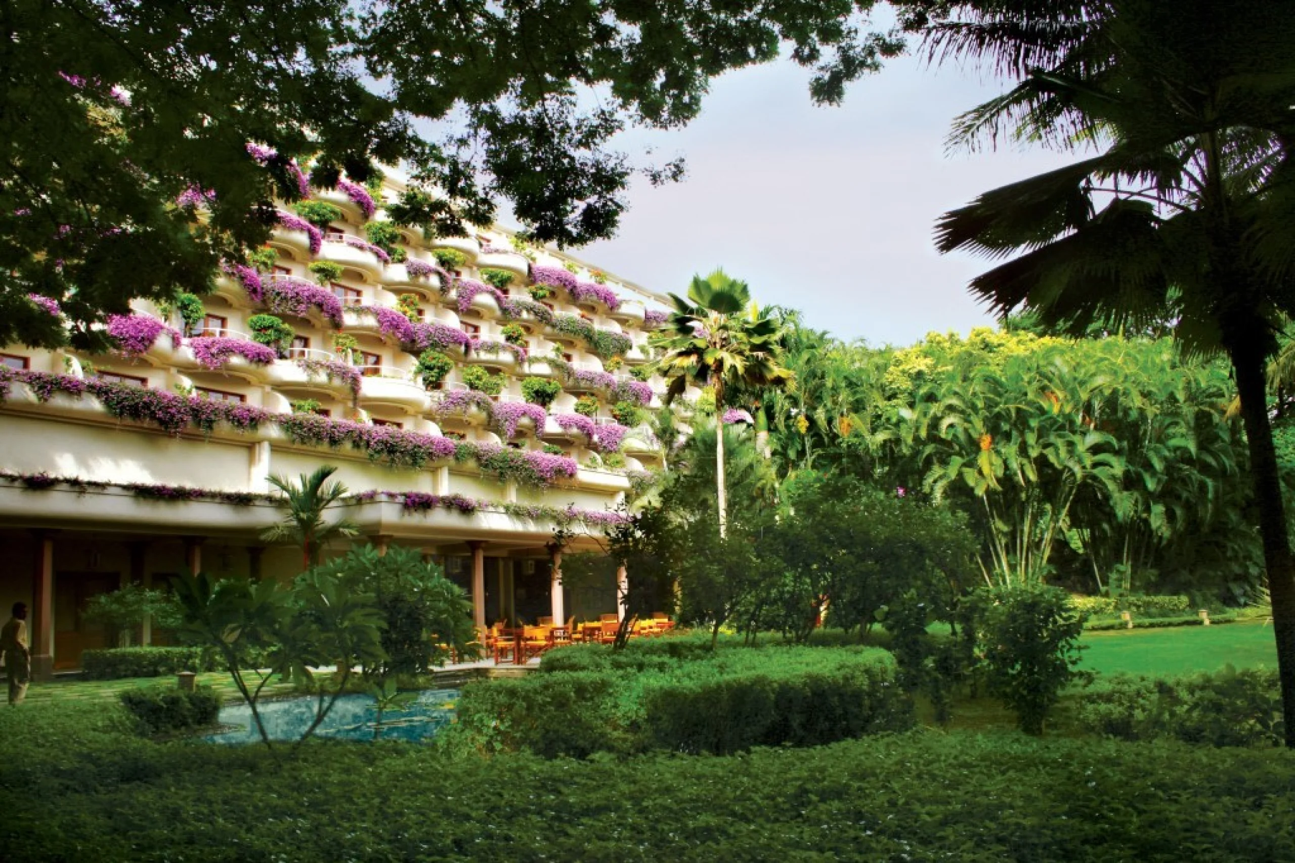 698c5a74ec18c_162639-tobl-view-of-polo-club-pergola-from-garden_1