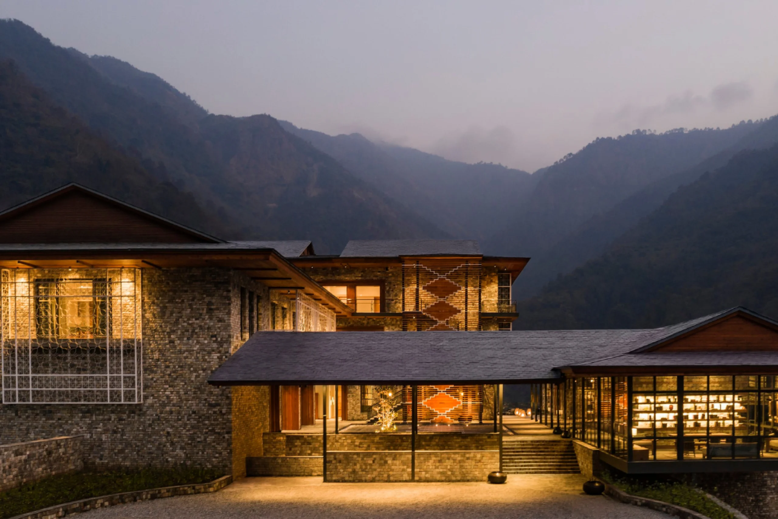 698d7718e859f_HOTEL 2 (TAJ) - DJI0280-WelcomeHouseFacadeTwilight-HiRes