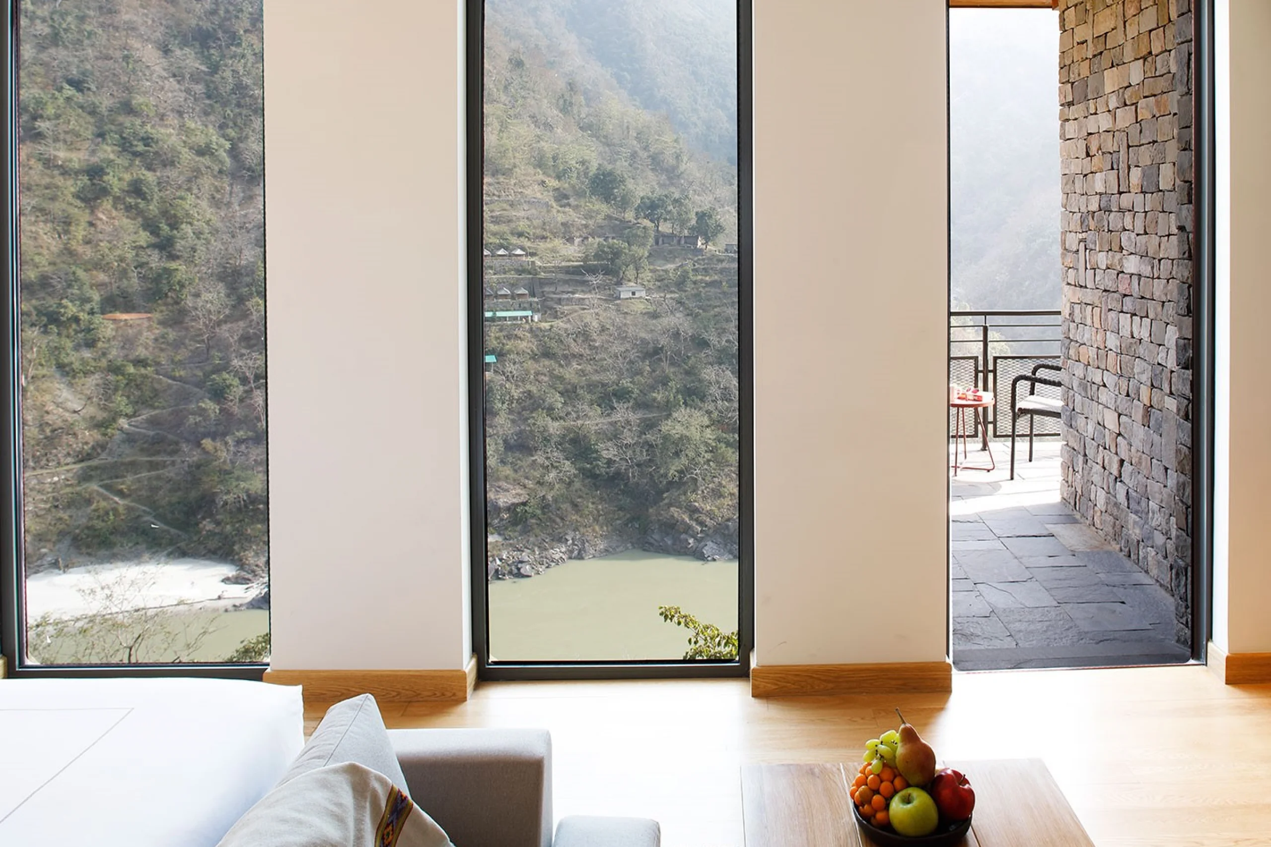 698d78436f65d__U9A3632-Deluxe-King-Bed-Ganga-View