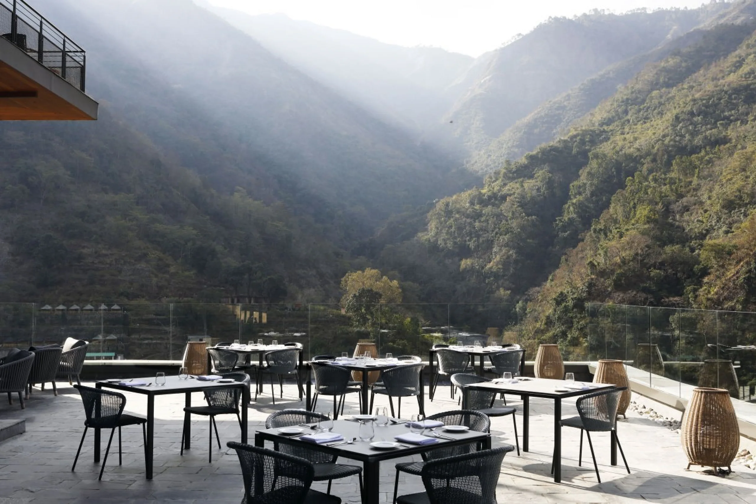 698d7845469cf__U9A3191-Alfresco_Dining