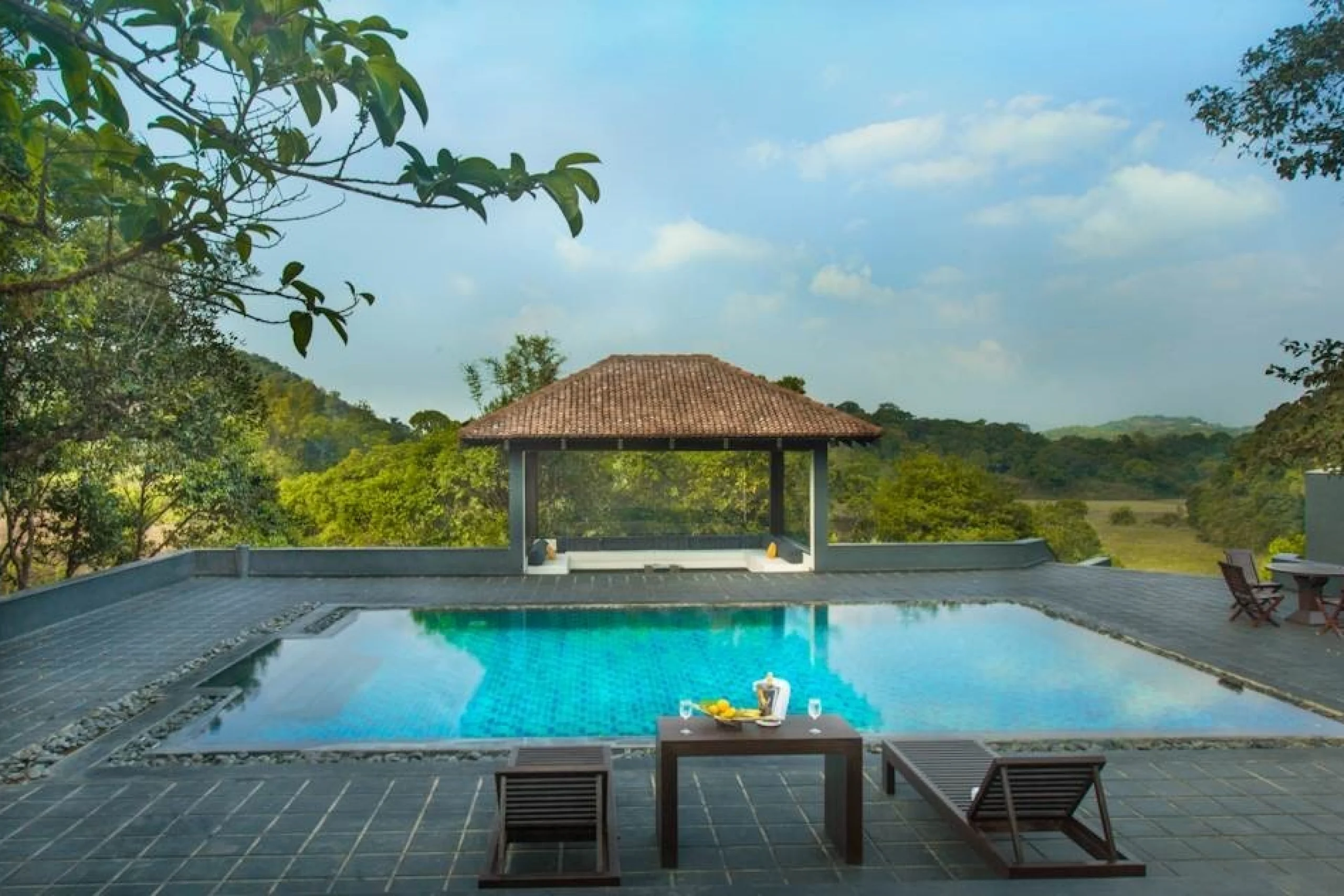 698d7f6eb0c2b_Nirvana_Suite_Pool