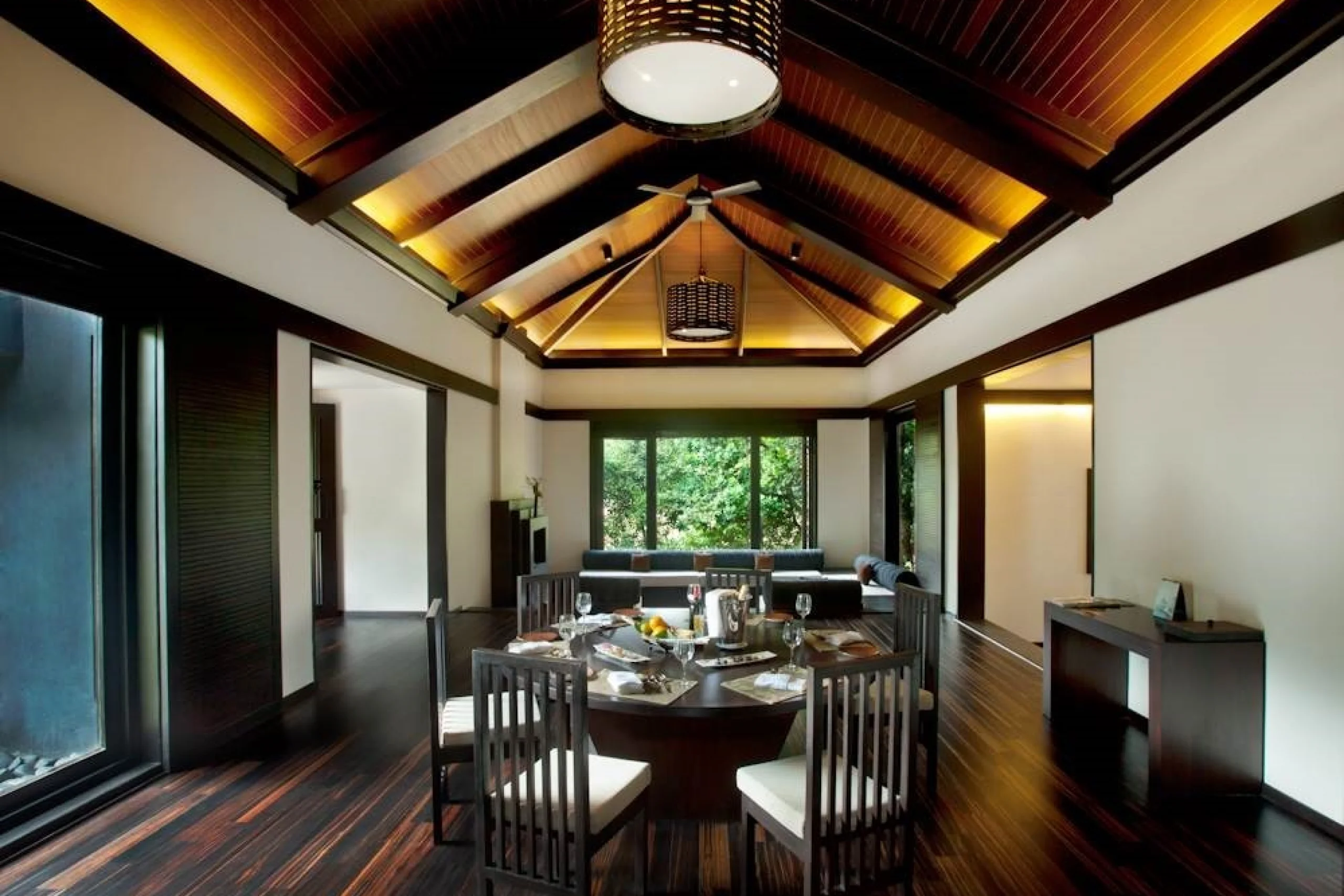 698d805e3f1dc_Nirvana_Suite_Living_Room