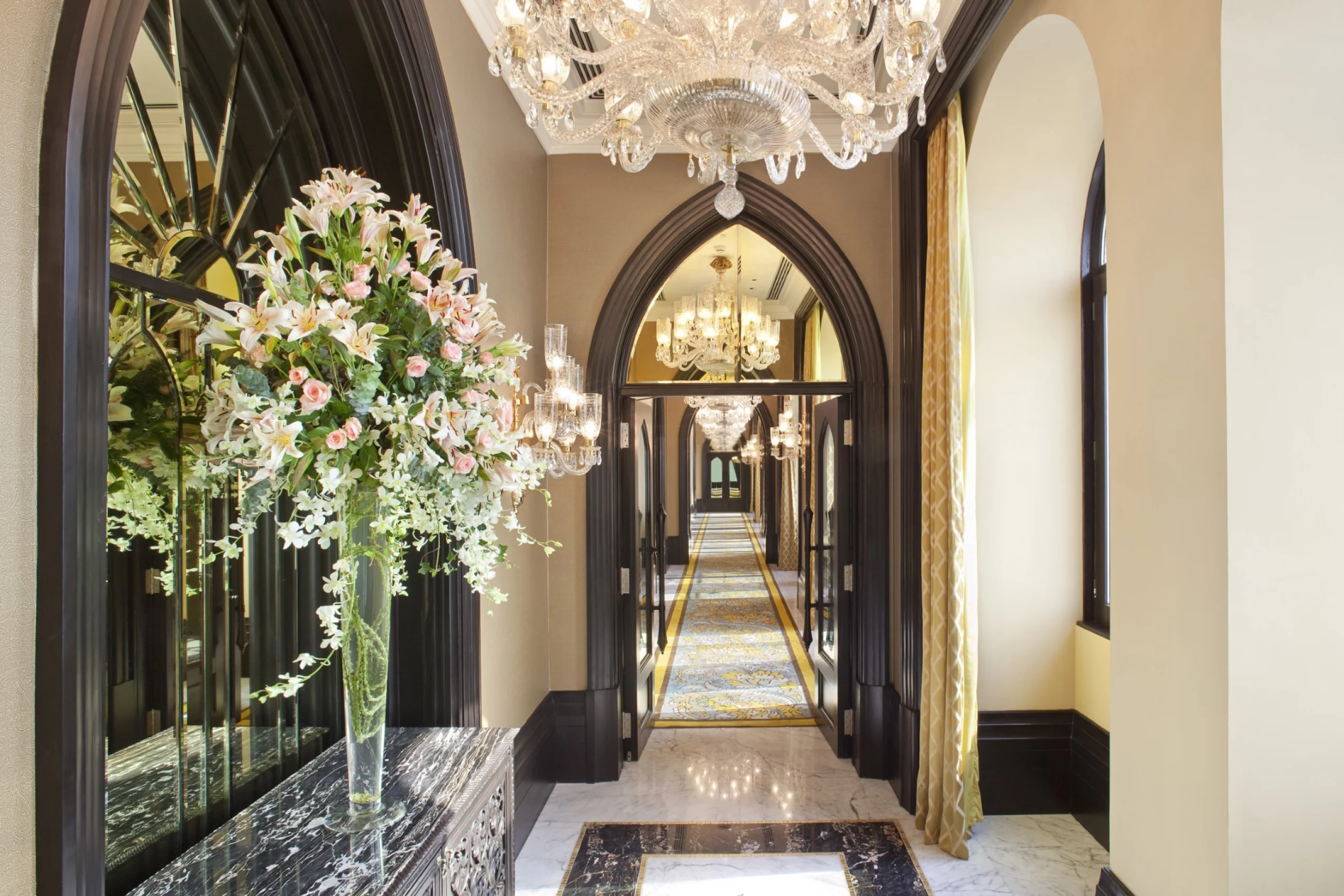 698ebb287f4e6_Ball Room - Corridor