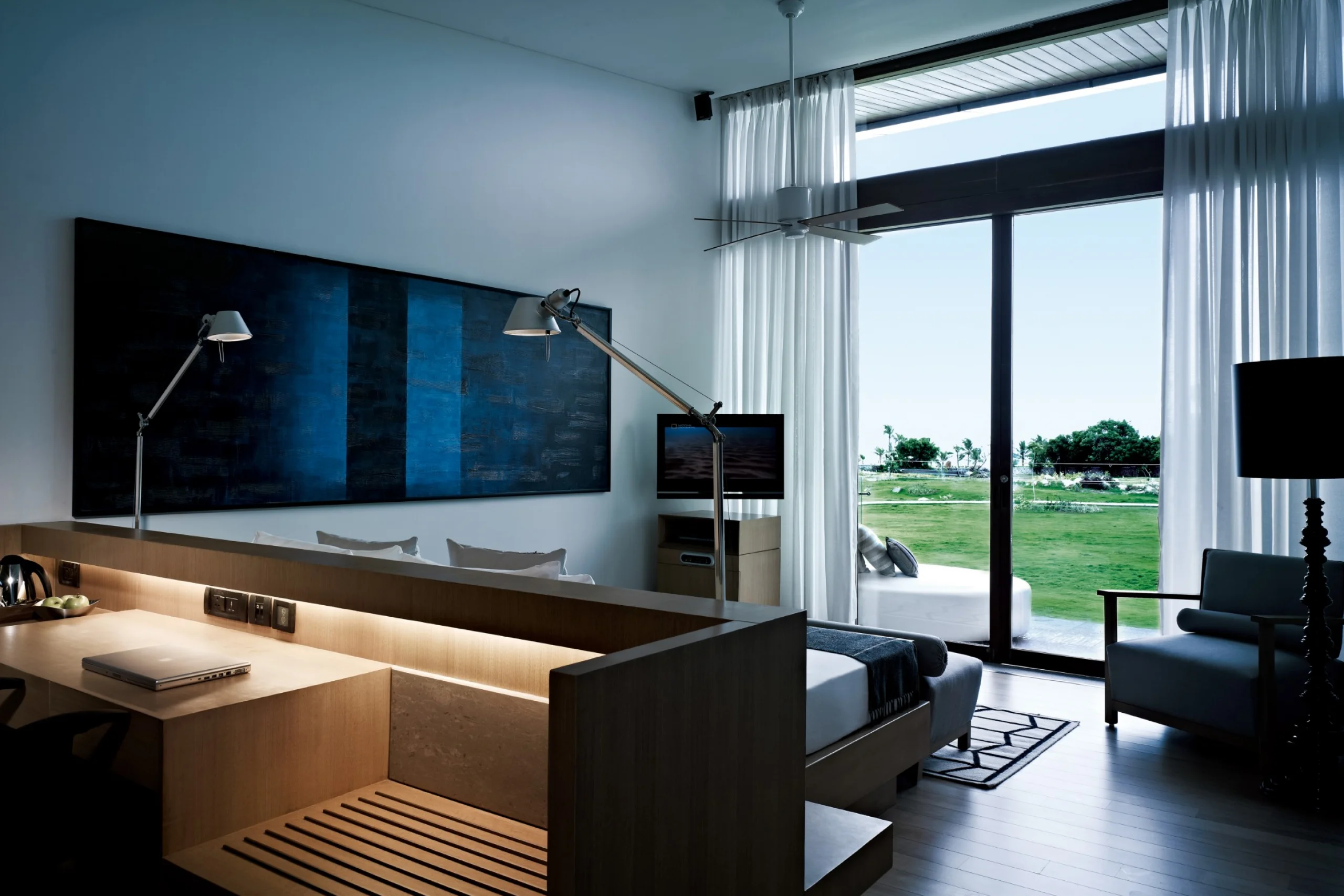 698ec7d82edd5_Deluxe Delight Garden View Room