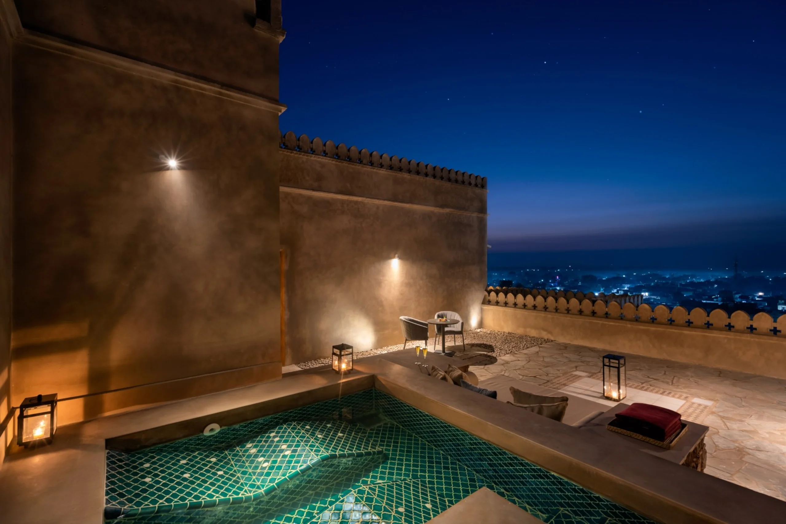 69942f178f386_Hot-Tub-Terrace-Suite-302-01