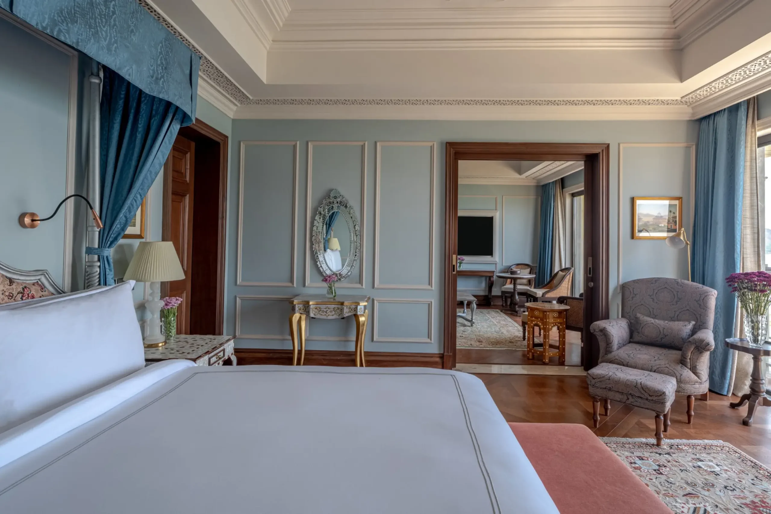 Raffles Lakeshore Manor Suite (2)